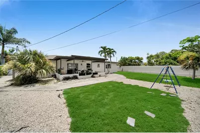 127 SE 43rd Ln, Cape Coral, FL 33904 - Photo 36