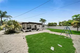 127 SE 43rd Ln, Cape Coral, FL 33904 - Photo 36