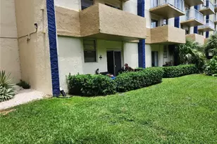 810 NW 47th Ave, Miami, FL 33126 - Photo 4