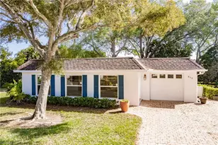 217 Yorkshire Ct, Naples, FL 34112 - Photo 4