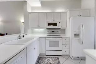 401 Bayfront Pl, Naples, FL 34102 - Photo 4