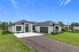 2707 36th Ave SE, Naples, FL 34117 - Photo 2