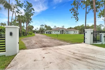 1086 21st St SW, Naples, FL 34117 - Photo 4