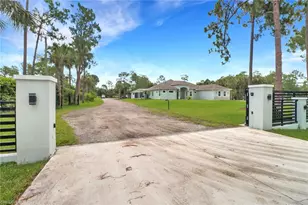 1086 21st St SW, Naples, FL 34117 - Photo 4