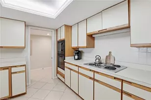 5601 Turtle Bay Dr, Naples, FL 34108 - Photo 8