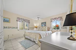 1001 Foxfire Ln, Naples, FL 34104 - Photo 16