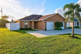 512 Skyline Blvd, Cape Coral, FL 33991 - Photo 2