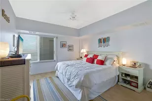 25 Bluebill Ave, Naples, FL 34108 - Photo 10