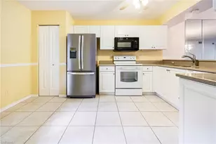 935 New Waterford Dr, Naples, FL 34104 - Photo 4