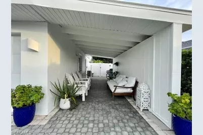 1282 Illinois Dr, Naples, FL 34103 - Photo 4