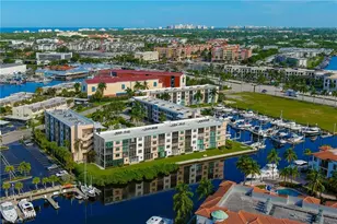 803 River Point Dr, Naples, FL 34102 - Photo 2