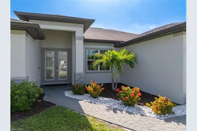 209 SW 10th Pl, Cape Coral, FL 33991 - Photo 4
