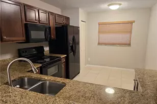 605 Squire Cir, Naples, FL 34104 - Photo 8