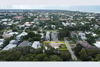 76 4th St N, Naples, FL 34102 - Photo 4