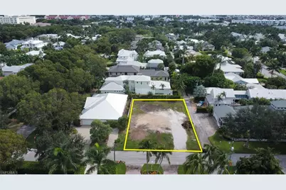 76 4th St N, Naples, FL 34102 - Photo 2