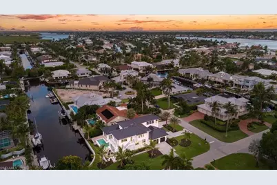 1645 Bonita Ct, Naples, FL 34102 - Photo 2