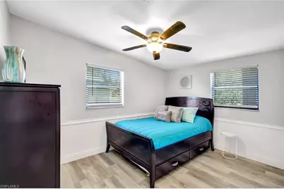 2047 Harbor Ln, Naples, FL 34104 - Photo 14