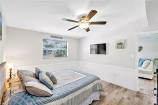 2047 Harbor Ln, Naples, FL 34104 - Photo 12