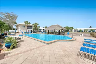 881 Gulf Pavilion Dr, Naples, FL 34108 - Photo 8