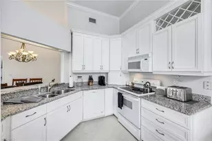 631 Beachwalk Cir, Naples, FL 34108 - Photo 6