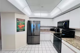 25 Bluebill Ave, Naples, FL 34108 - Photo 4