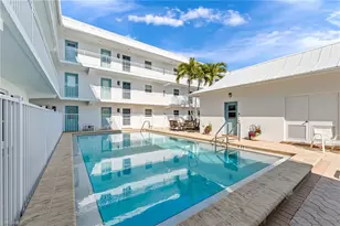 1021 3rd St S, Naples, FL 34102 - Photo 4