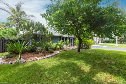 2667 River Reach Dr, Naples, FL 34104 - Photo 38