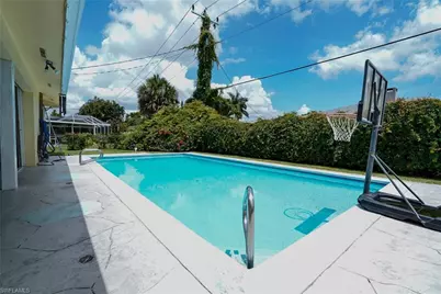 1351 Oaklawn Ct, Fort Myers, FL 33919 - Photo 32
