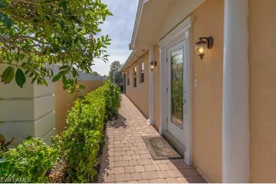 8376 Borboni Ct, Naples, FL 34114 - Photo 4