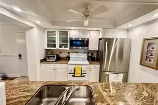 555 Park Shore Dr, Naples, FL 34103 - Photo 6