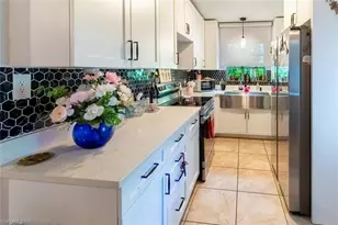 2928 Hawthorne Ct, Naples, FL 34104 - Photo 6