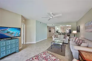 526 Lake Louise Cir, Naples, FL 34110 - Photo 4