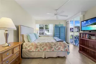 1087 Forest Lakes Dr, Naples, FL 34105 - Photo 12