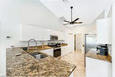 589 Lambton Ln, Naples, FL 34104 - Photo 6