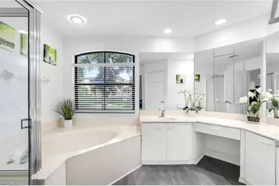 178 Vintage Cir #M202, Naples, FL 34119 - Photo 16