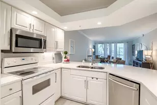 1016 Manor Lake Dr, Naples, FL 34110 - Photo 10