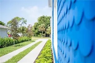 570 96th Ave N, Naples, FL 34108 - Photo 4