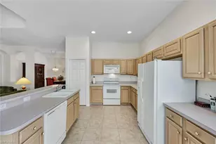 818 Grafton Ct, Naples, FL 34104 - Photo 8