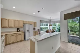 818 Grafton Ct, Naples, FL 34104 - Photo 6
