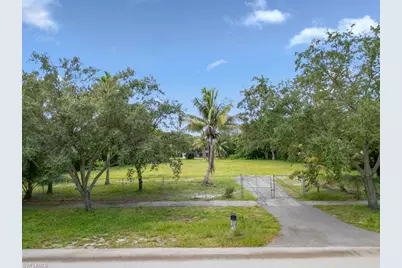 172 Hickory Rd, Naples, FL 34108 - Photo 4