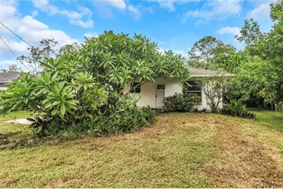 2075 17th St SW, Naples, FL 34117 - Photo 4