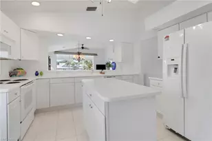 6180 Reserve Cir, Naples, FL 34119 - Photo 4