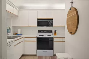 1140 Sarah Jean Cir, Naples, FL 34110 - Photo 12