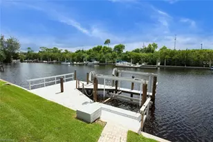 2048 Harbor Ln, Naples, FL 34104 - Photo 30