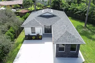 10830 St Lucia Ct, Bonita Springs, FL 34135 - Photo 2