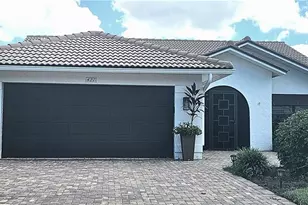 421 Kings Way, Naples, FL 34104 - Photo 1