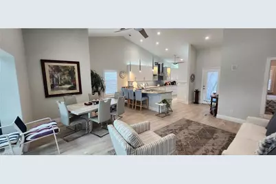 421 Kings Way, Naples, FL 34104 - Photo 4