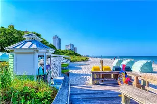 559 Beachwalk Cir, Naples, FL 34108 - Photo 38