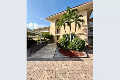 9 High Point Cir N #305, Naples, FL 34103 - Photo 10