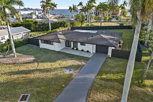 112 Bayshore Dr, Cape Coral, FL 33904 - Photo 4